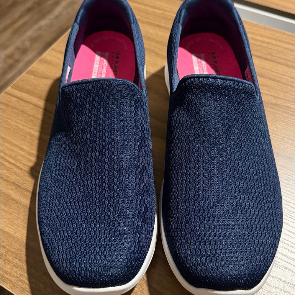 Skechers Women's Go Walk air cooled Goga mat slip on shoes in Navy. - Picture 3 of 5